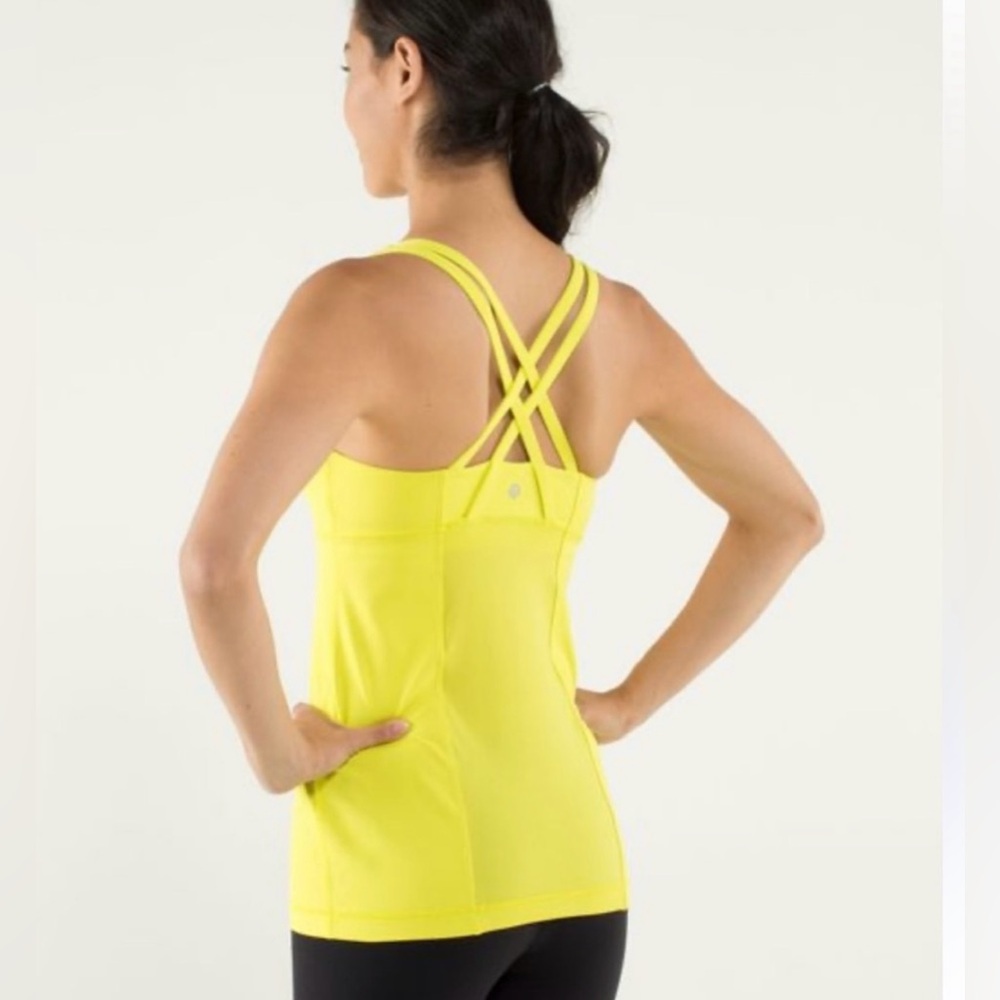 Lululemon tank top with bra Energy Racerback in Split Pea Size 4